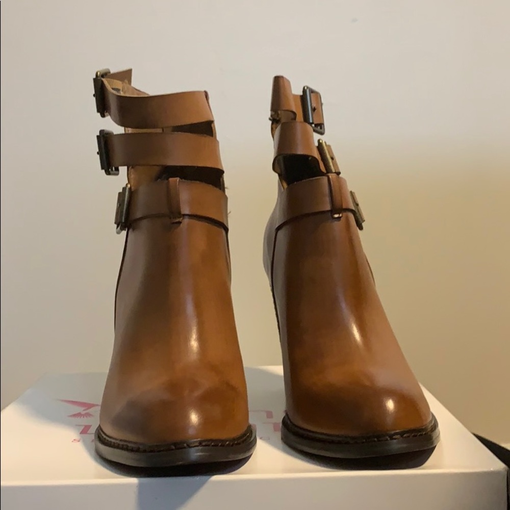 NWOT Beautiful Cognac boots. - Picture 3 of 5